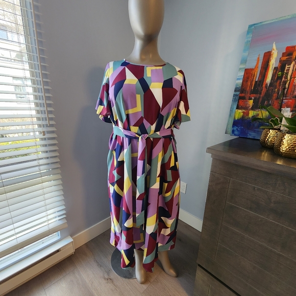 Geo Print Belted Dress - Picture 4 of 9